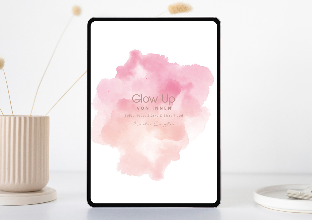 Cover-Mockup "Glow Up von Innen" auf einem Tablet
